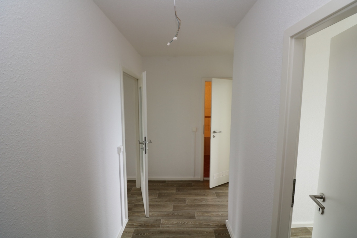 4-Raum-Erdgeschosswohnung mit bodengleicher Dusche & Balkon...einfacher gehts nicht!!! - Beispiel Flur