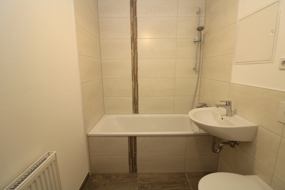 Ohne dich schlaf ich heut Nacht nicht ein…moderne 3-RW mit Wanne u. Balkon!!! - Beispiel Bad mit Wanne