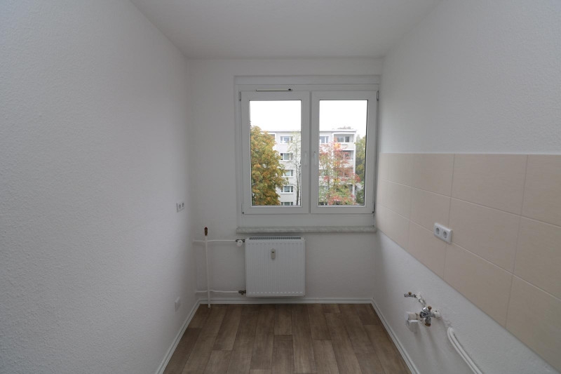 Auf die Plätze…fertig…mieten!!! Große 3-RW mit Wanne & Balkon... - Küche