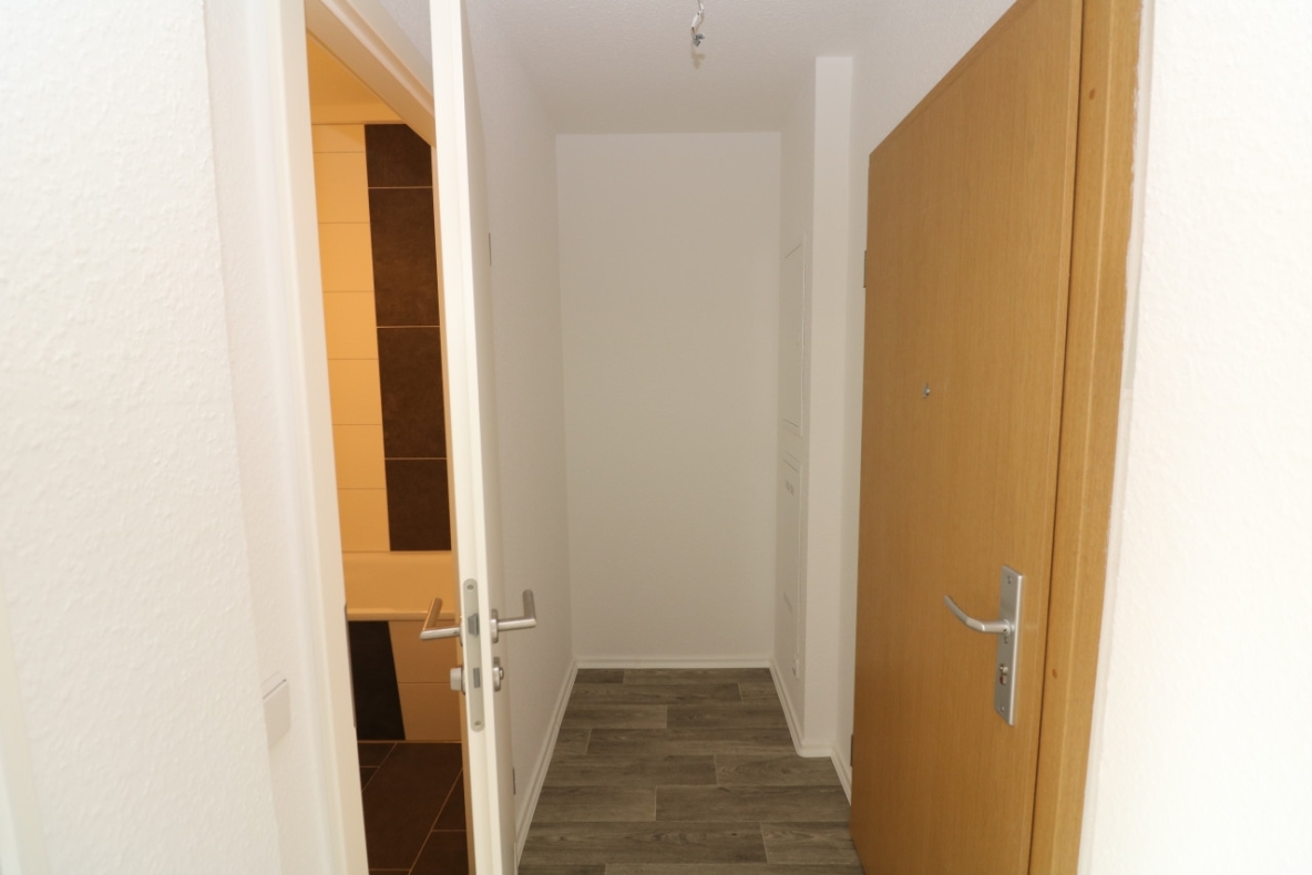 Neues Jahr - neues Glück! Modernisierte 2RW mit Balkon! - Flur