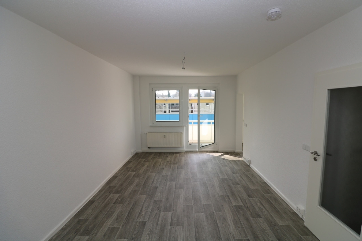 Neues Jahr - neues Glück! Modernisierte 2RW mit Balkon! - Wohnzimmer