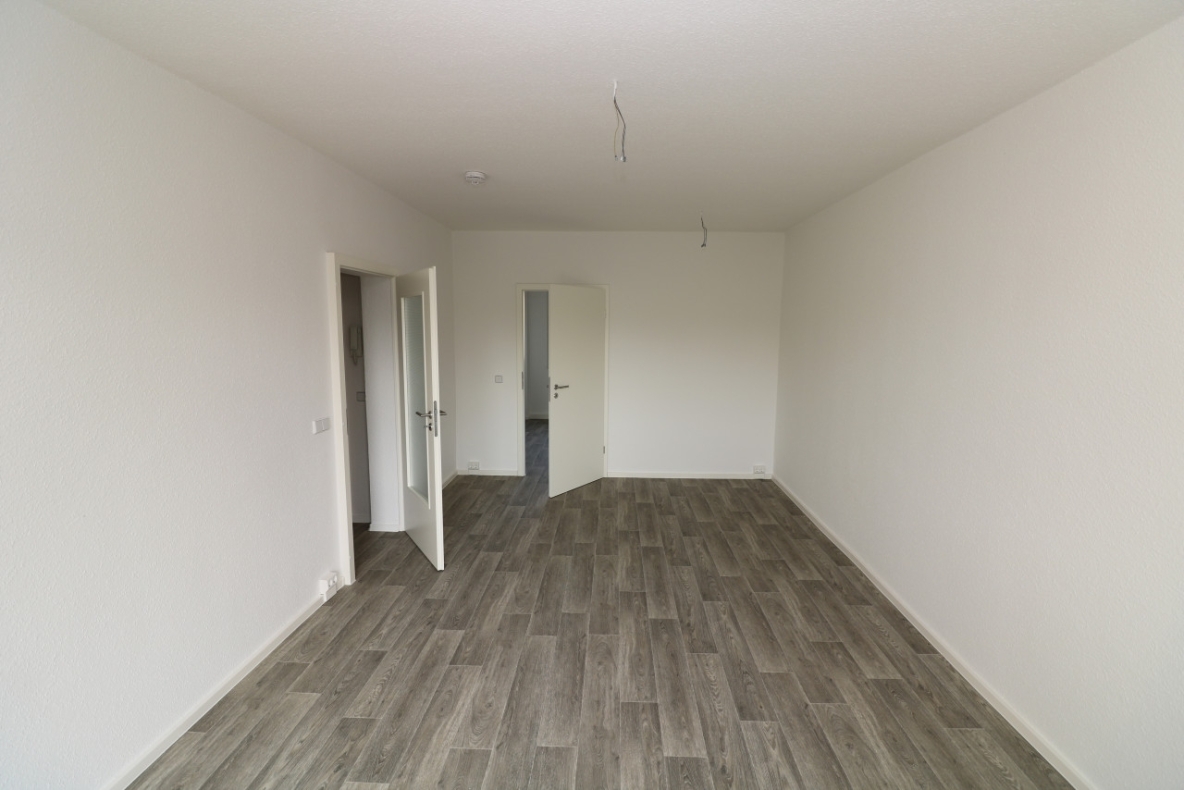 Neues Jahr - neues Glück! Modernisierte 2RW mit Balkon! - Wohnzimmer