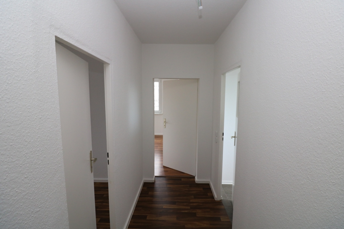 Einfach Hammer...günstige 3-RW mit hellem Wannenbad u. Balkon!!! - Flur