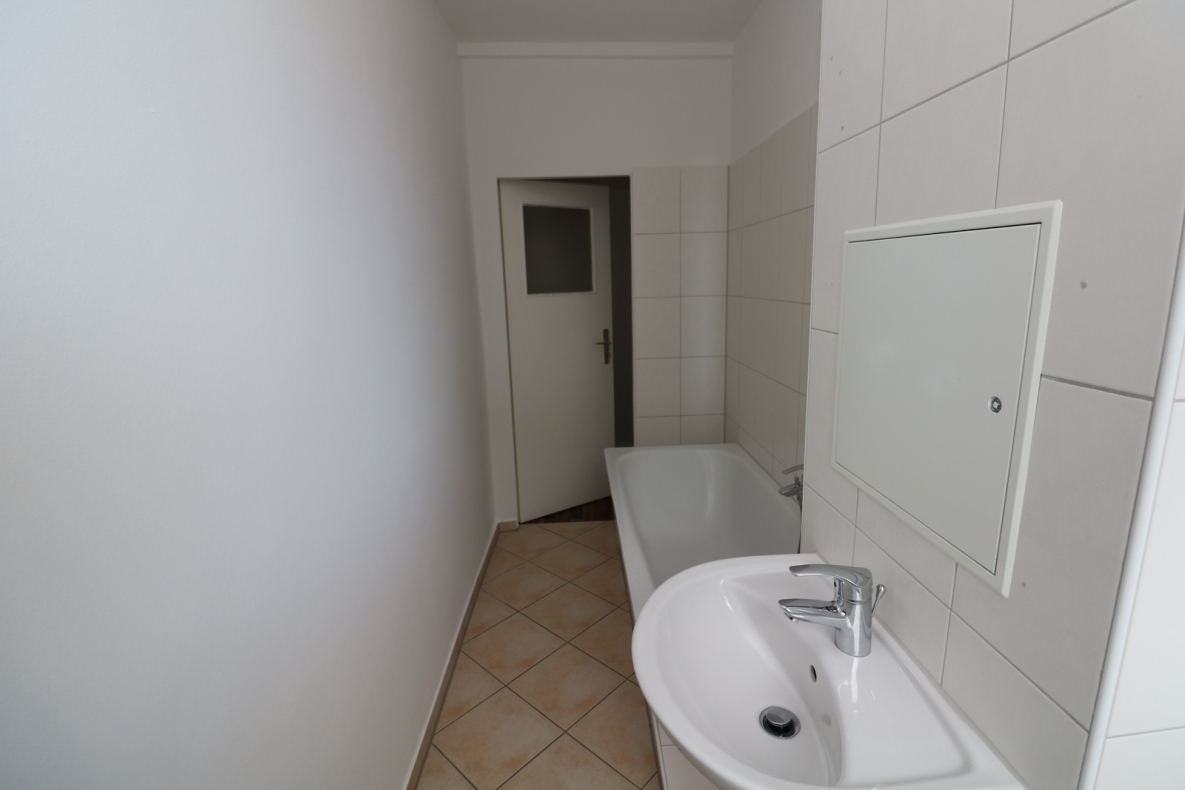 Einfach Hammer...günstige 3-RW mit hellem Wannenbad u. Balkon!!! - Bad mit Wanne