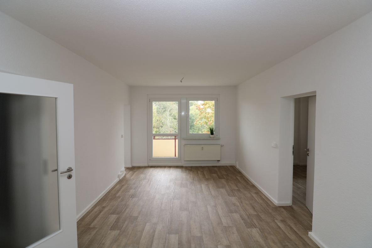 1. Sahne…günstige 3-RW mit Wanne u. Balkon!!! - Wohnzimmer