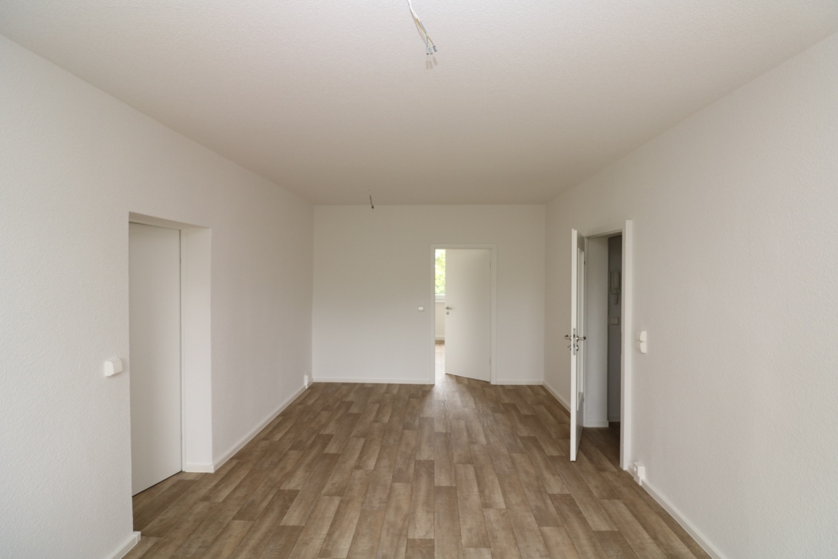 1. Sahne…günstige 3-RW mit Wanne u. Balkon!!! - Wohnzimmer