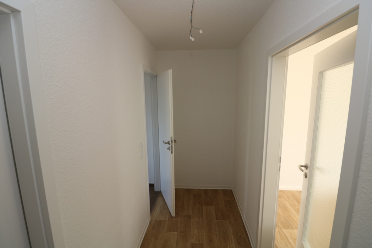 EG-Wohnung mit bodengleicher Dusche...da freuen sich nicht nur die Umzugshelfer! - Flur