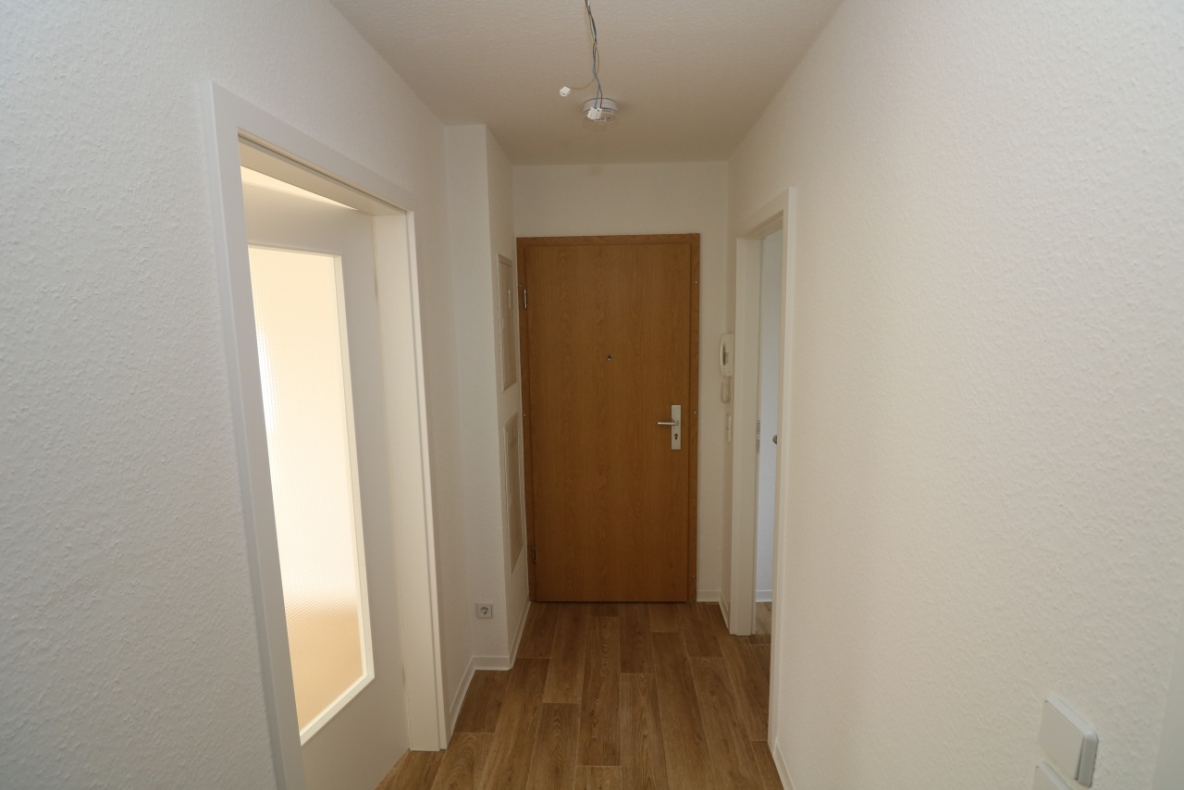 EG-Wohnung mit bodengleicher Dusche...da freuen sich nicht nur die Umzugshelfer! - Flur