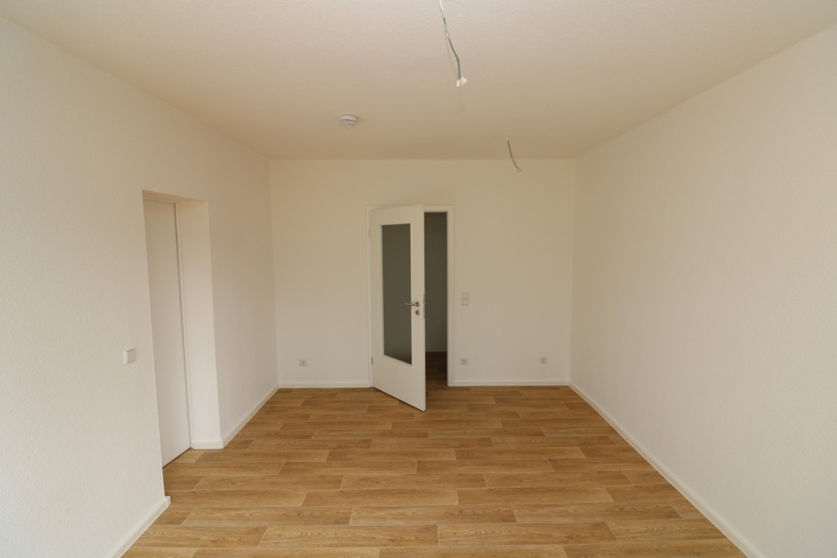 EG-Wohnung mit bodengleicher Dusche...da freuen sich nicht nur die Umzugshelfer! - Wohnzimmer