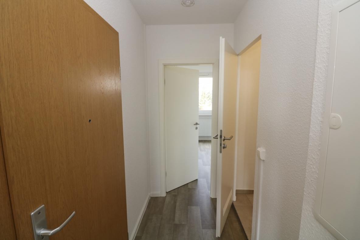 Liebe auf den ersten Blick...sanierte 2-RW mit Dusche & Balkon!!! - Flur