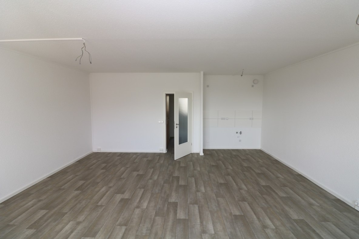 Liebe auf den ersten Blick...sanierte 2-RW mit Dusche & Balkon!!! - Wohnzimmer