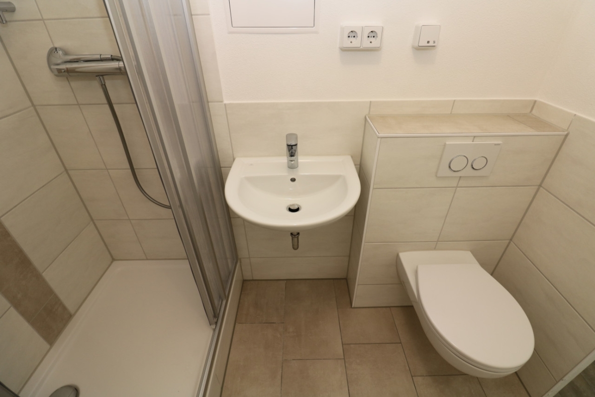 Liebe auf den ersten Blick...sanierte 2-RW mit Dusche & Balkon!!! - Bad mit Dusche