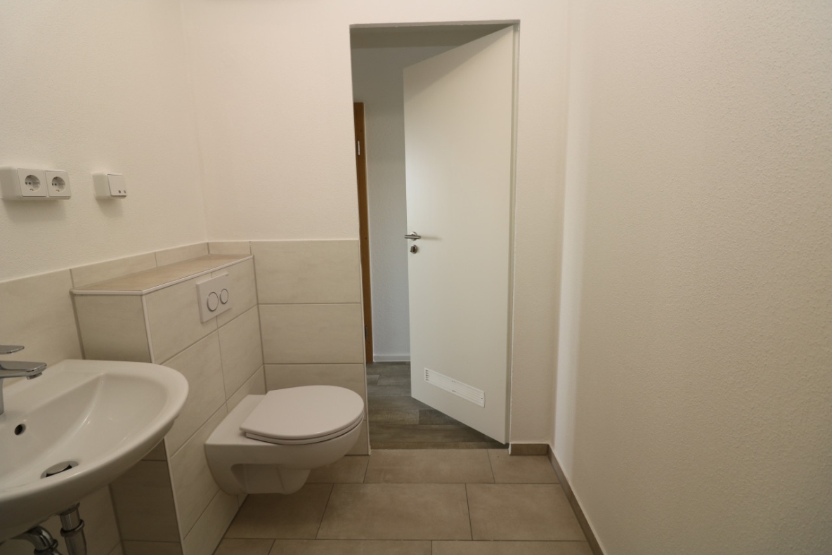 Liebe auf den ersten Blick...sanierte 2-RW mit Dusche & Balkon!!! - Bad mit Dusche