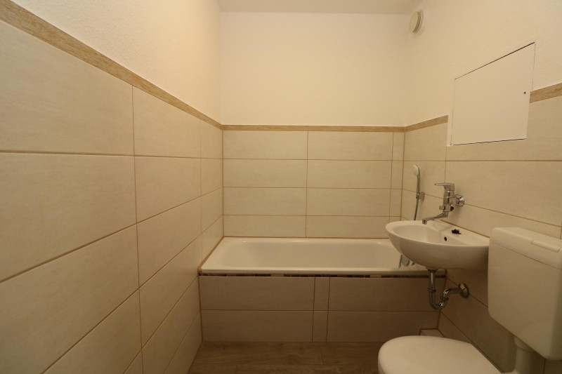 Ein großes Schnäppchen! - Großzügige 3-RW mit 2 Balkonen!!! - Bad mit Wanne