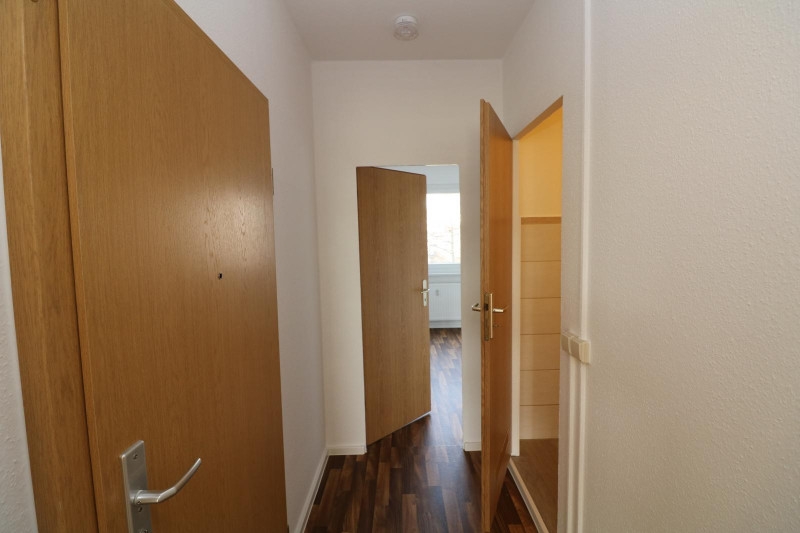 Ein großes Schnäppchen! - Großzügige 3-RW mit 2 Balkonen!!! - Flur