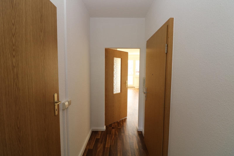 Ein großes Schnäppchen! - Großzügige 3-RW mit 2 Balkonen!!! - Flur