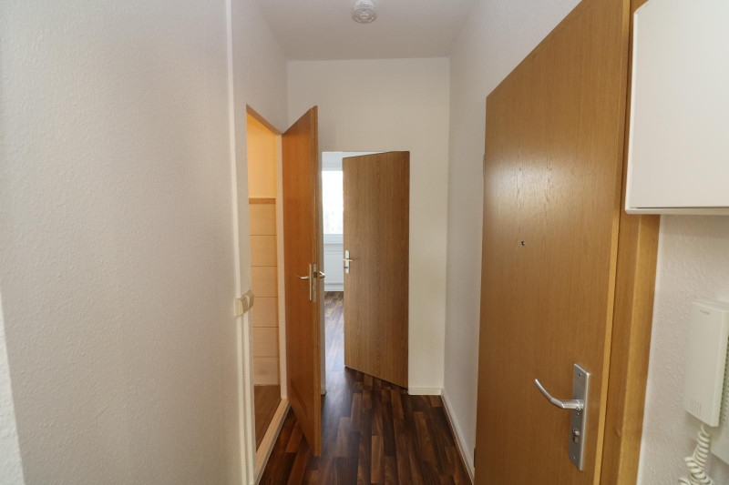 Ein großes Schnäppchen! - Großzügige 3-RW mit 2 Balkonen!!! - Flur