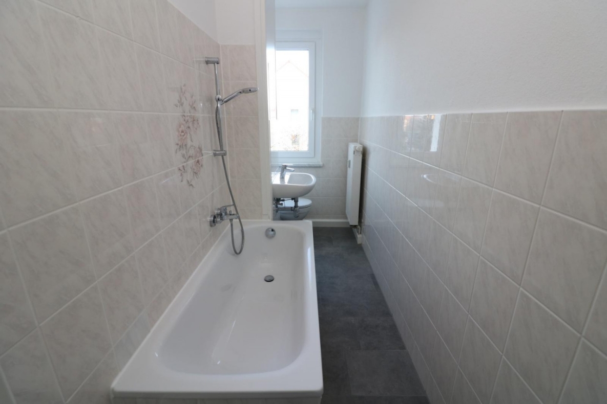 5-Raum--Etagenwohnung auf dem Seileberg...schnell sein lohnt sich!!!! - Beispiel Bad mit Wanne