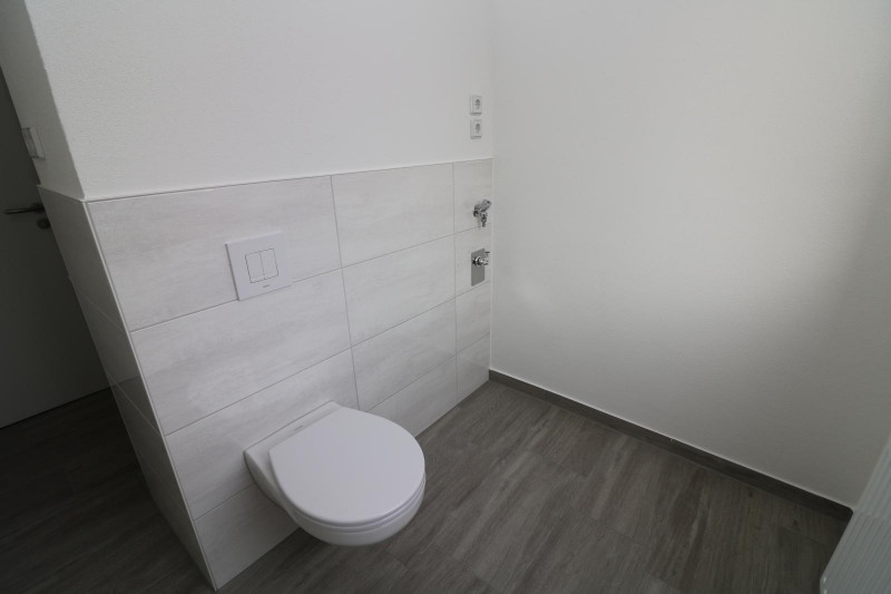 Familienträume XXL...große 4-RW mit 2 Badezimmern, Wanne & Dusche!!! - Bad mit Dusche