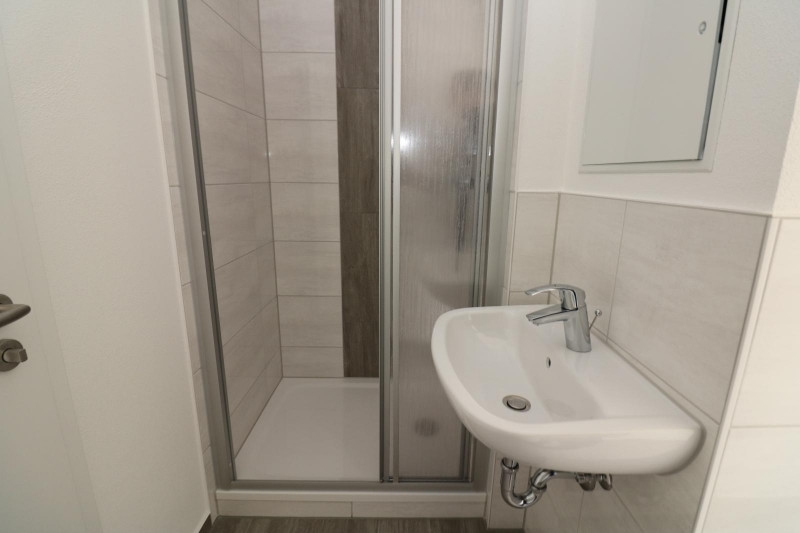 Familienträume XXL...große 4-RW mit 2 Badezimmern, Wanne & Dusche!!! - Bad  mit Dusche