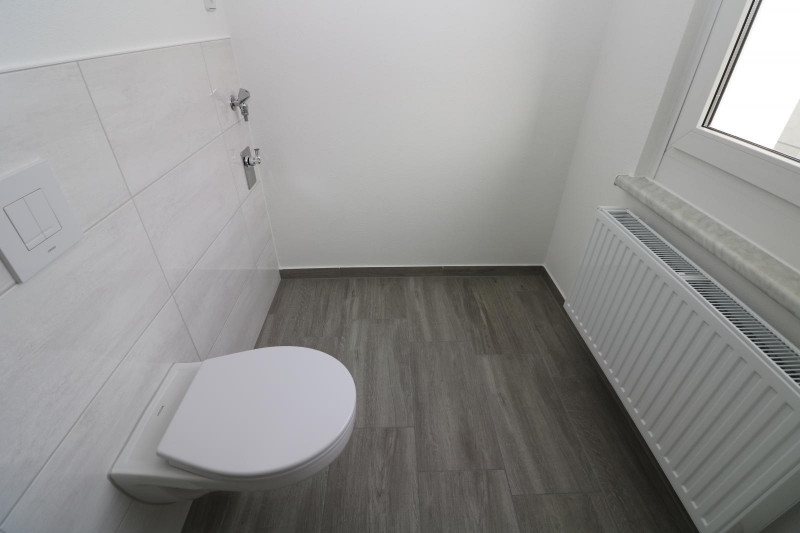 Familienträume XXL...große 4-RW mit 2 Badezimmern, Wanne & Dusche!!! - Bad mit Dusche