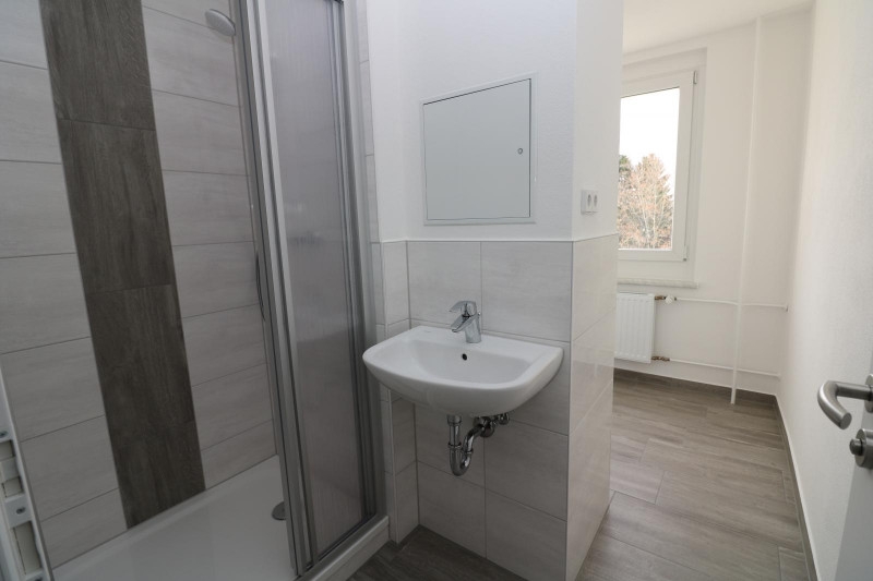 Familienträume XXL...große 4-RW mit 2 Badezimmern, Wanne & Dusche!!! - Bad mit Dusche