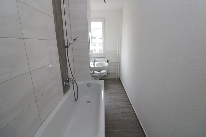 Familienträume XXL...große 4-RW mit 2 Badezimmern, Wanne & Dusche!!! - Bad mit Wanne