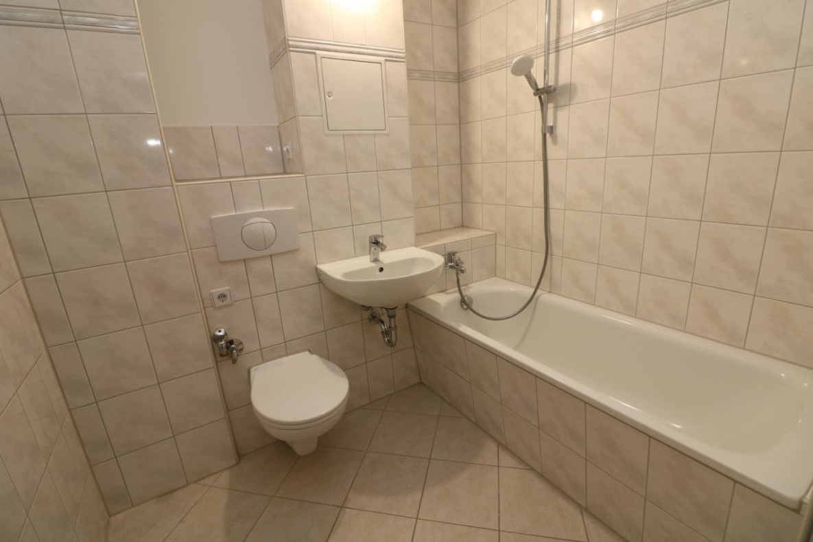 Dein ist mein ganzes Herz…helle 3-RW mit Wanne & Balkon!!! - Bad mit Wanne