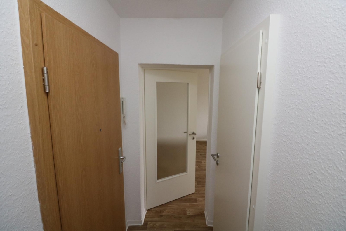 Dein ist mein ganzes Herz…helle 3-RW mit Wanne & Balkon!!! - Flur