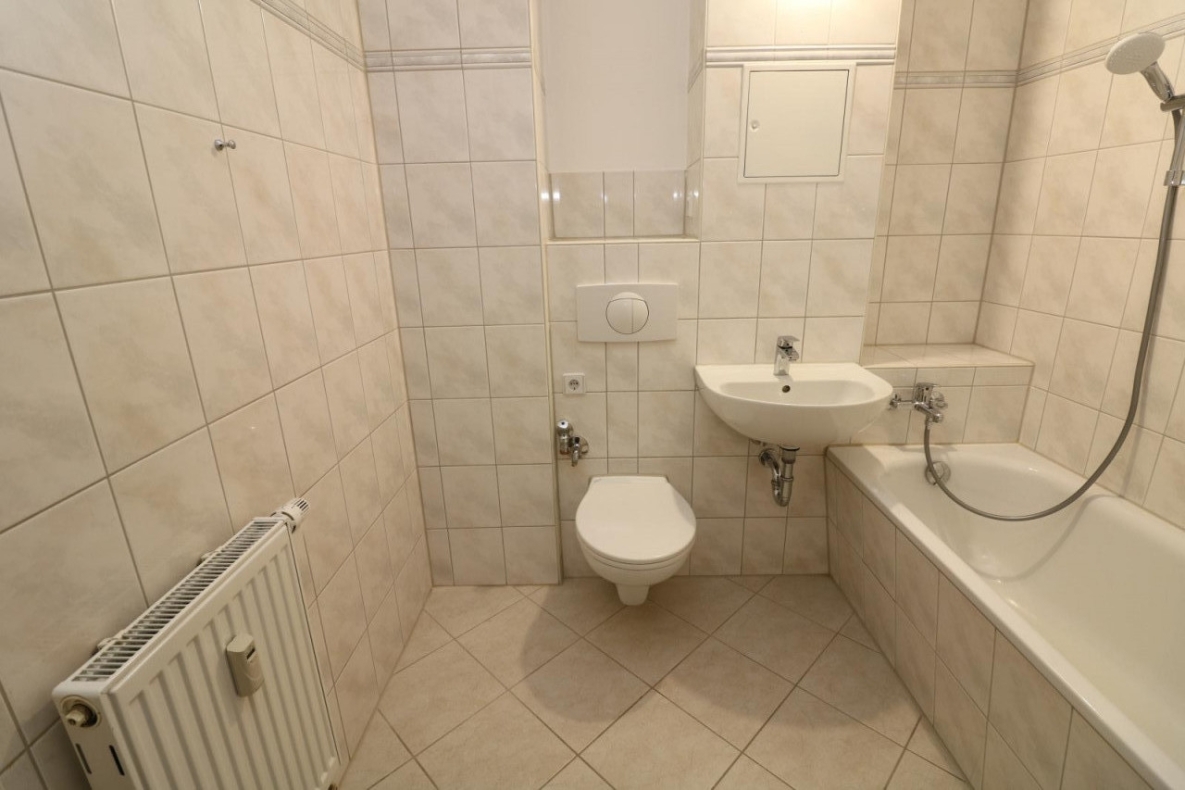 Dein ist mein ganzes Herz…helle 3-RW mit Wanne & Balkon!!! - Bad mit Wanne