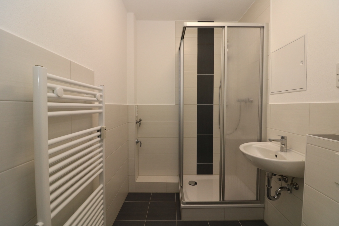 Koch-Oase sucht Küchenchef...2-RW mit Einbauküche, Dusche u. Balkon!!! - Beispiel Bad mit Dusche