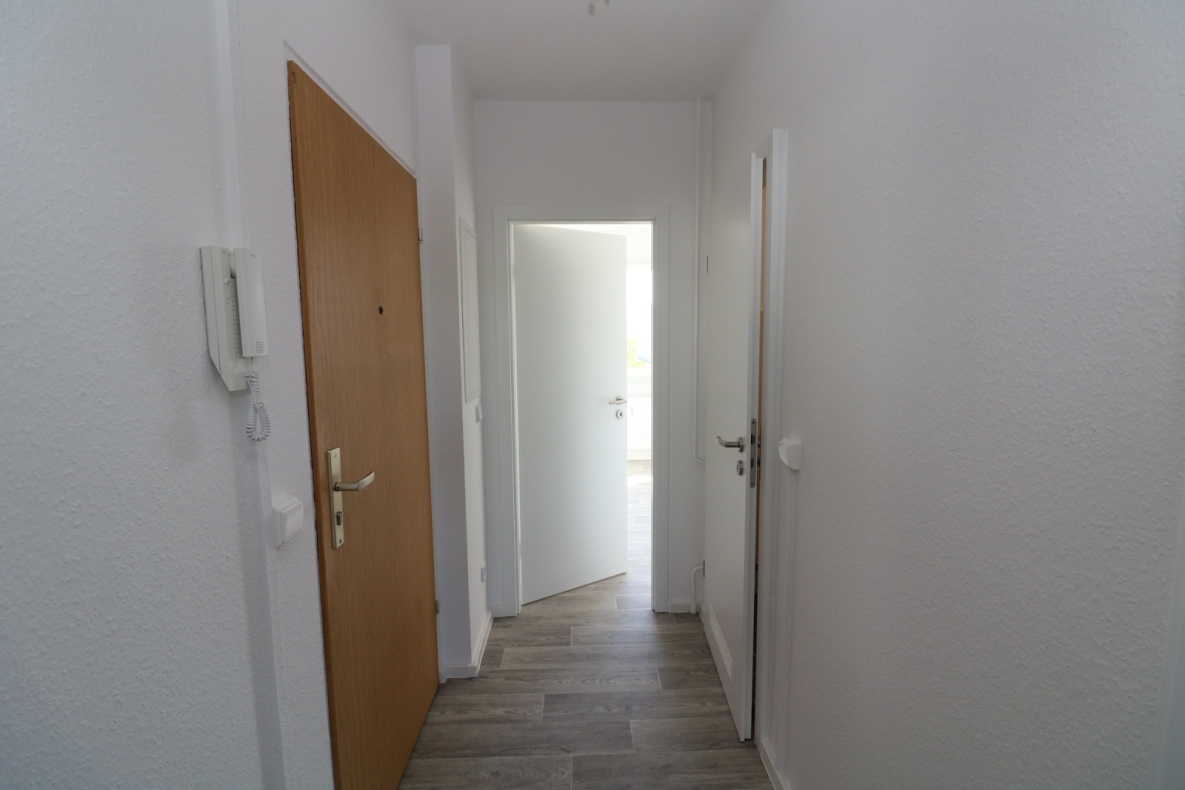 Koch-Oase sucht Küchenchef...2-RW mit Einbauküche, Dusche u. Balkon!!! - Beispiel Flur