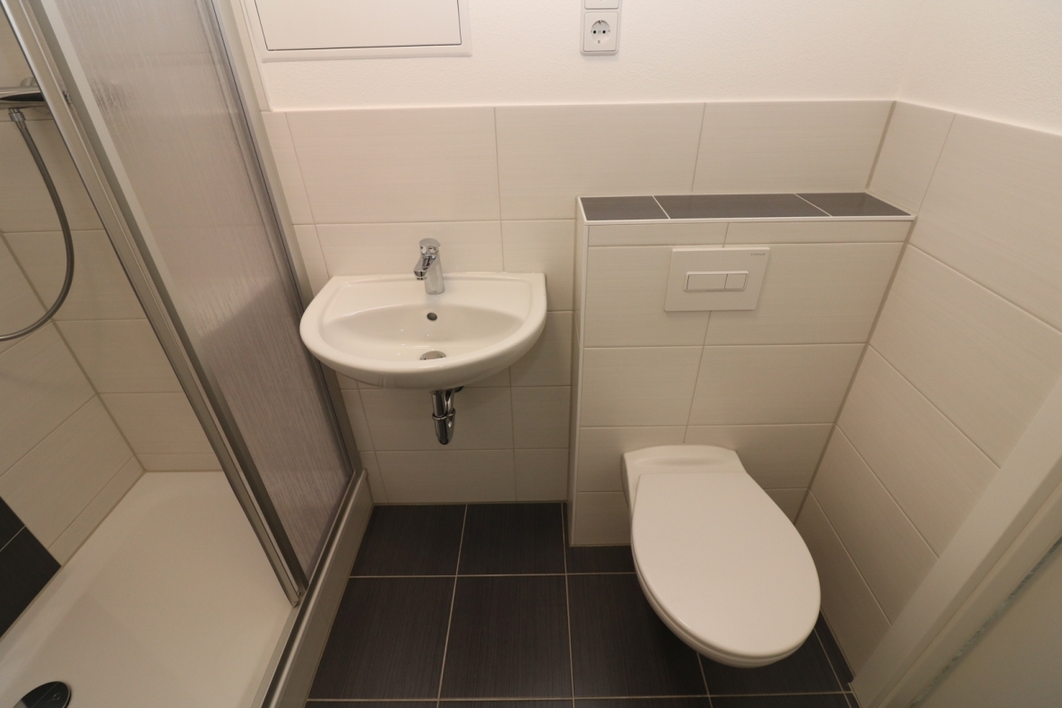 Koch-Oase sucht Küchenchef...2-RW mit Einbauküche, Dusche u. Balkon!!! - Beispiel Bad mit Dusche