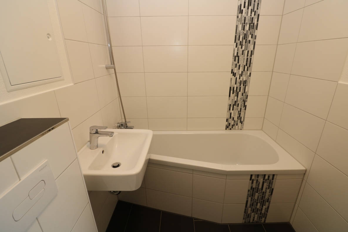 Ich hab´geträumt von dir - großzügige 3RW mit modernisiertem Wannenbad - Bad