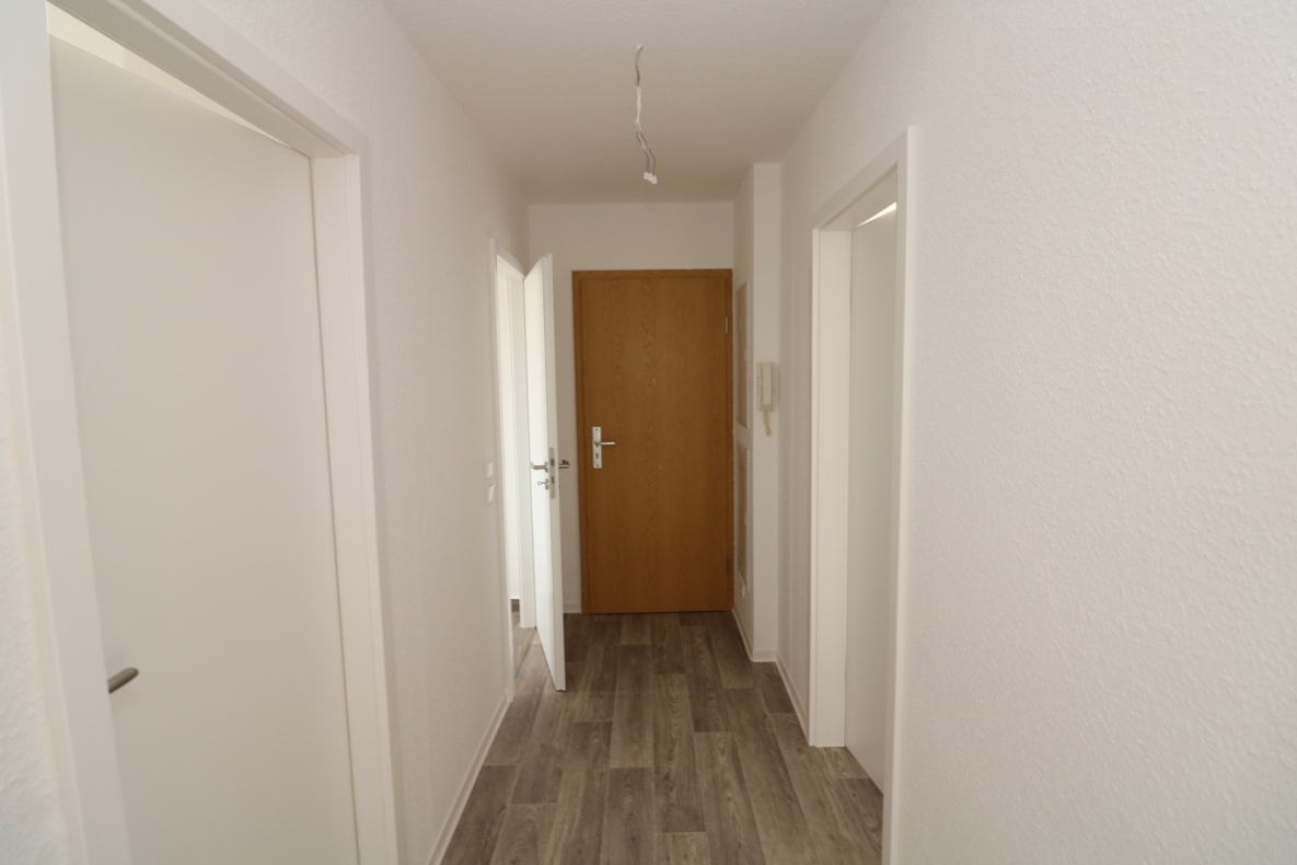 Flieg mit mir zu den Sternen…helle 3-RW mit Wanne u. Balkon!!! - Beispiel Flur