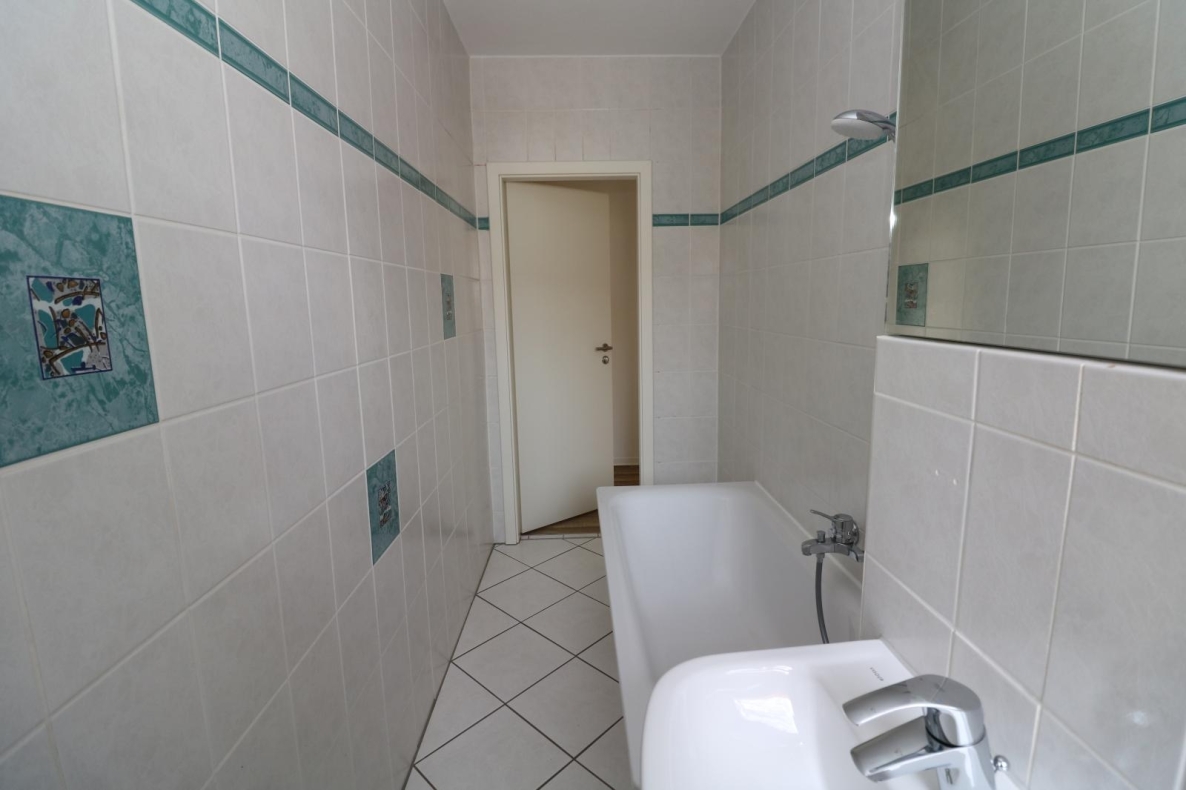 Flieg mit mir zu den Sternen…helle 3-RW mit Wanne u. Balkon!!! - Beispiel Bad mit Wanne