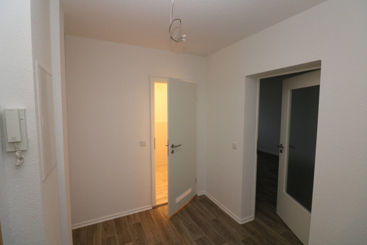 Für Dusch-Verliebte…neu sanierte 3-RW mit Dusche & Balkon!!! - Beispiel Flur