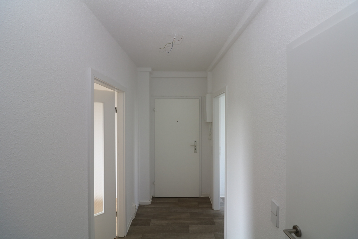 *Sie haben Ihr Ziel erreicht* - 3RW mit Ausblick, Wanne und Balkon - Flur