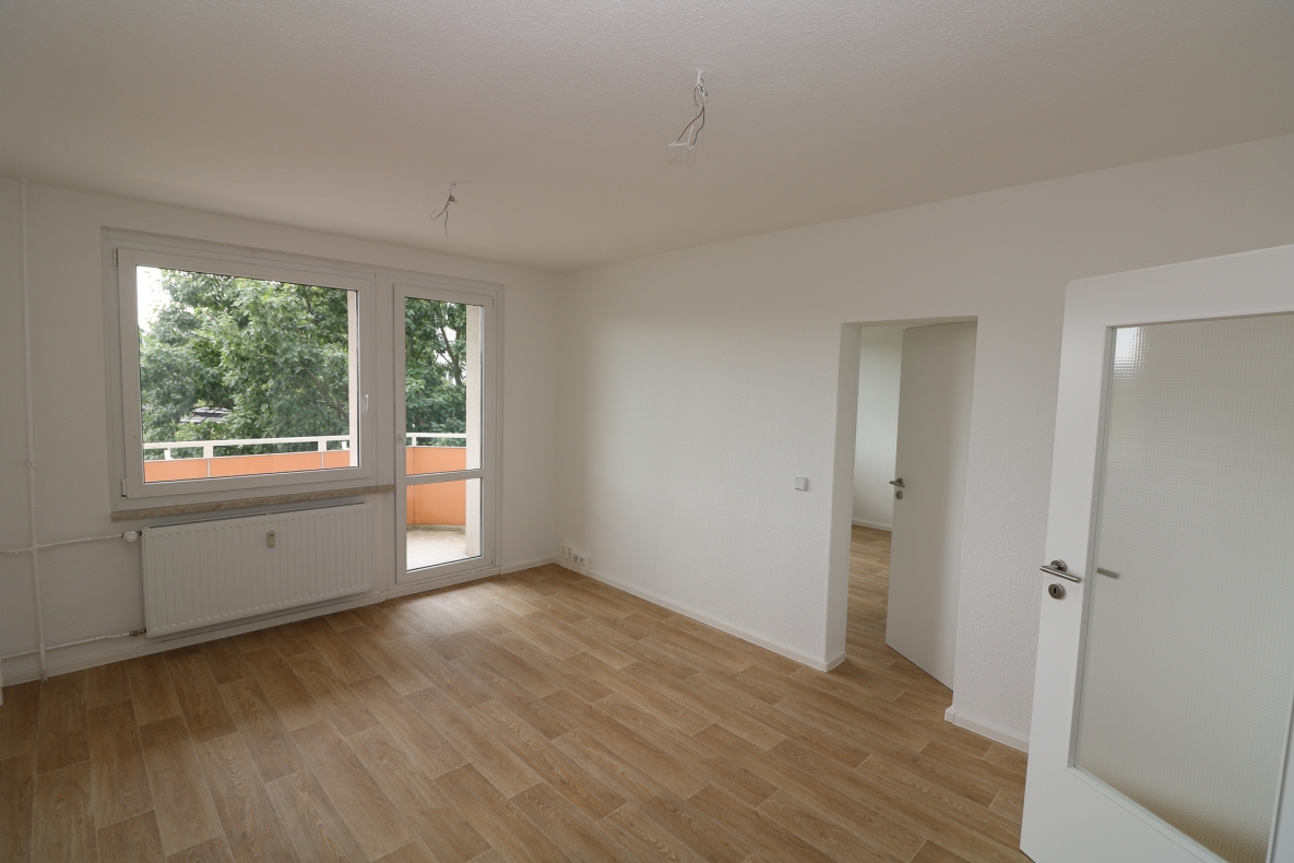 *Sie haben Ihr Ziel erreicht* - 3RW mit Ausblick, Wanne und Balkon - Wohnzimmer