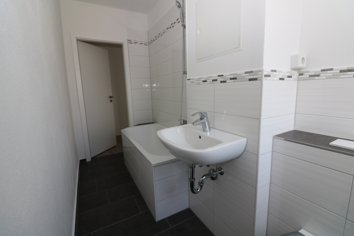 *Sie haben Ihr Ziel erreicht* - 3RW mit Ausblick, Wanne und Balkon - Bad mit Wanne