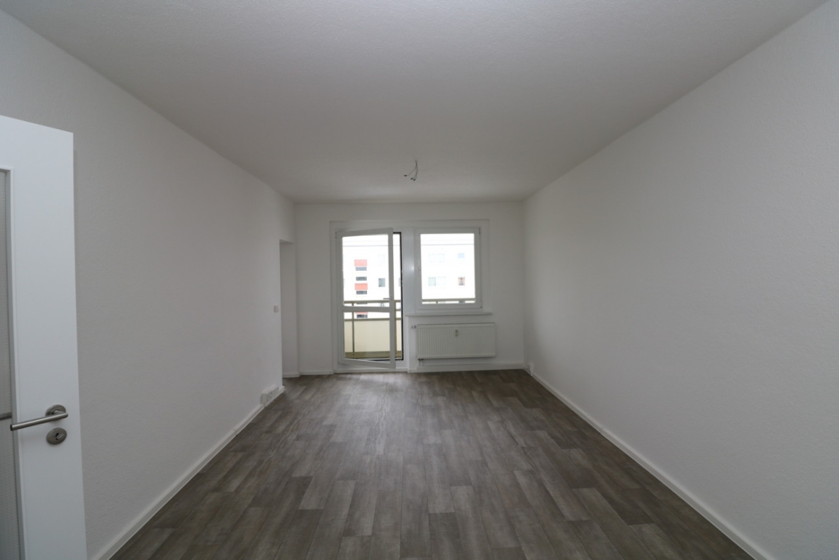 Happy hour, mitten in der Nacht...3-RW mit Einbauküche, Dusche & Balkon!!! - Beispiel Wohnzimmer