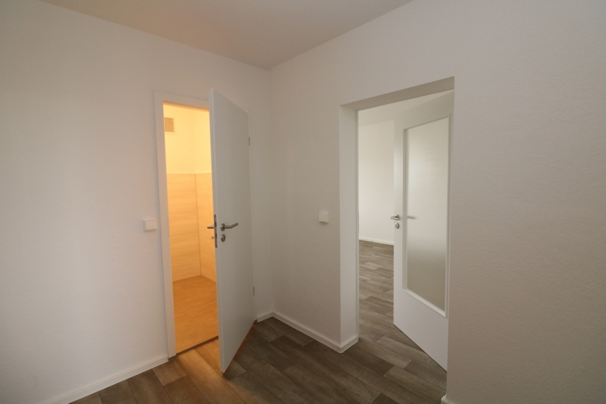 Happy hour, mitten in der Nacht...3-RW mit Einbauküche, Dusche & Balkon!!! - Beispiel Flur