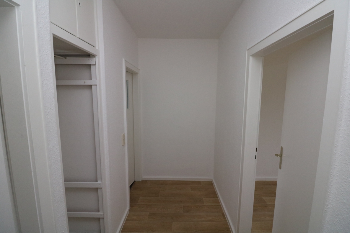 Für den kleinen Geldbeutel...günstige 2-RW mit Wanne!!! - Beispiel Flur