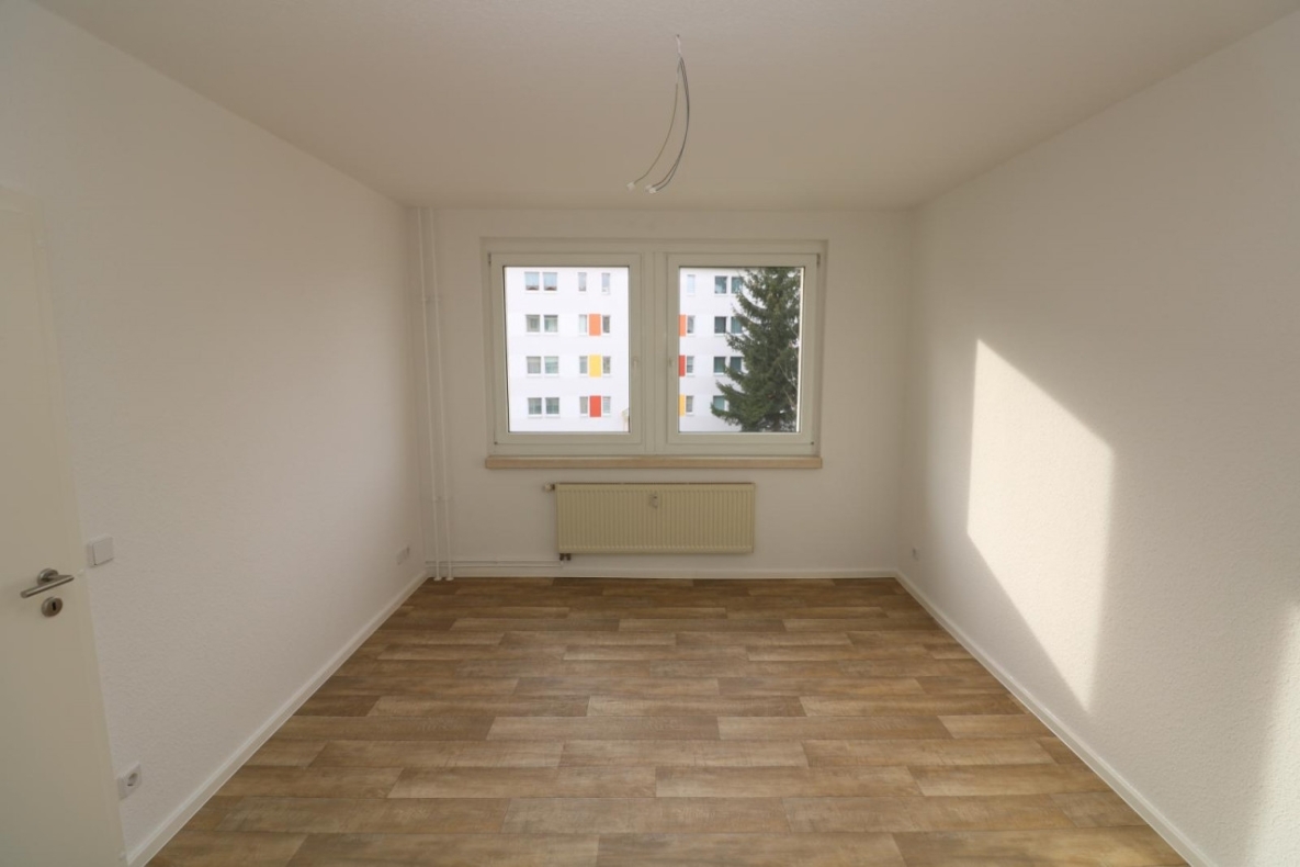 *3-Raum-Wohn-Glück* mit Badewanne und Balkon - SZ