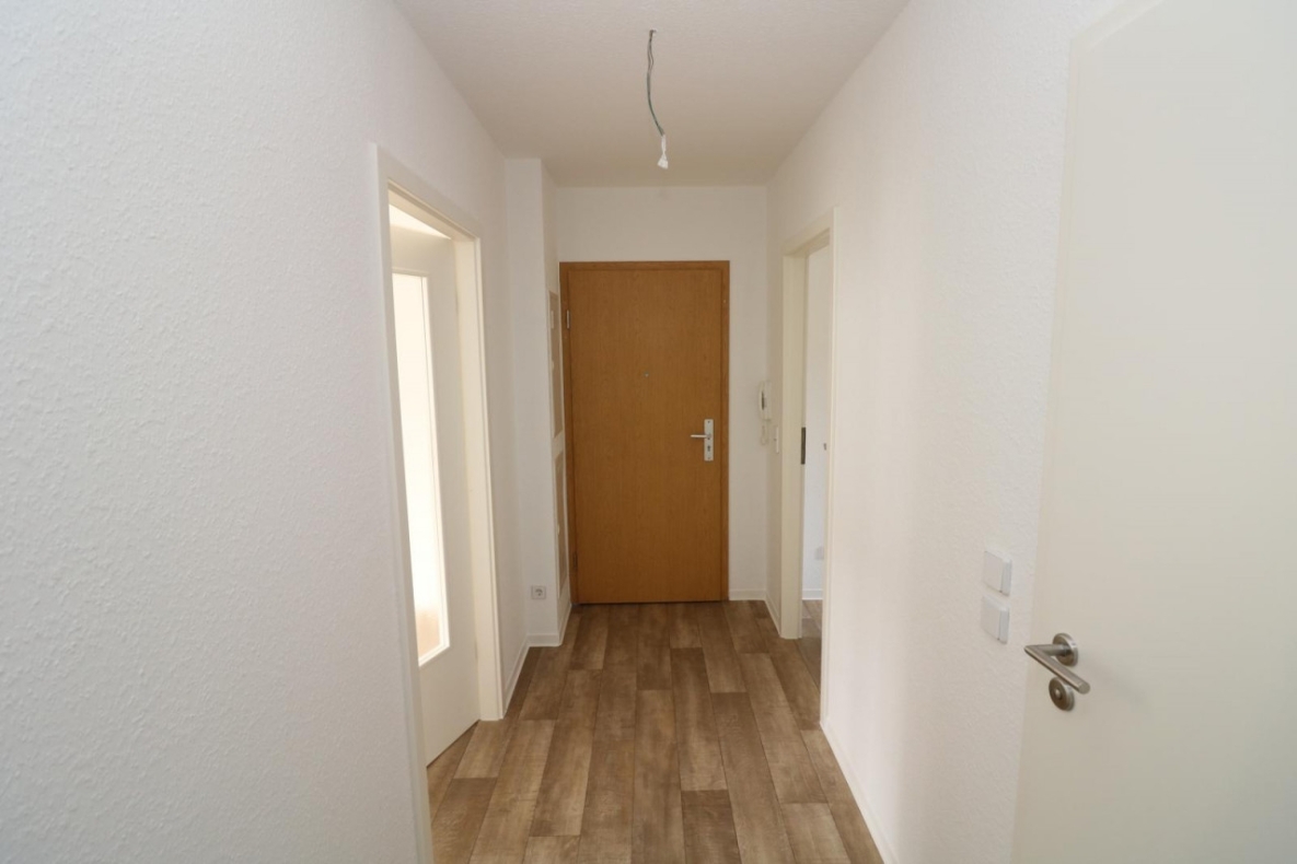 *3-Raum-Wohn-Glück* mit Badewanne und Balkon - Flur