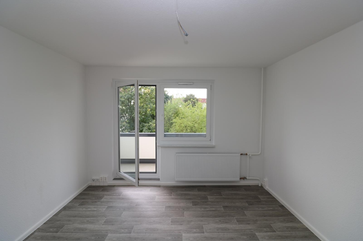 Schaumparty im modernen Wannenbad...helle 3-RW mit Wanne u. Balkon!!! - Wohnzimmer