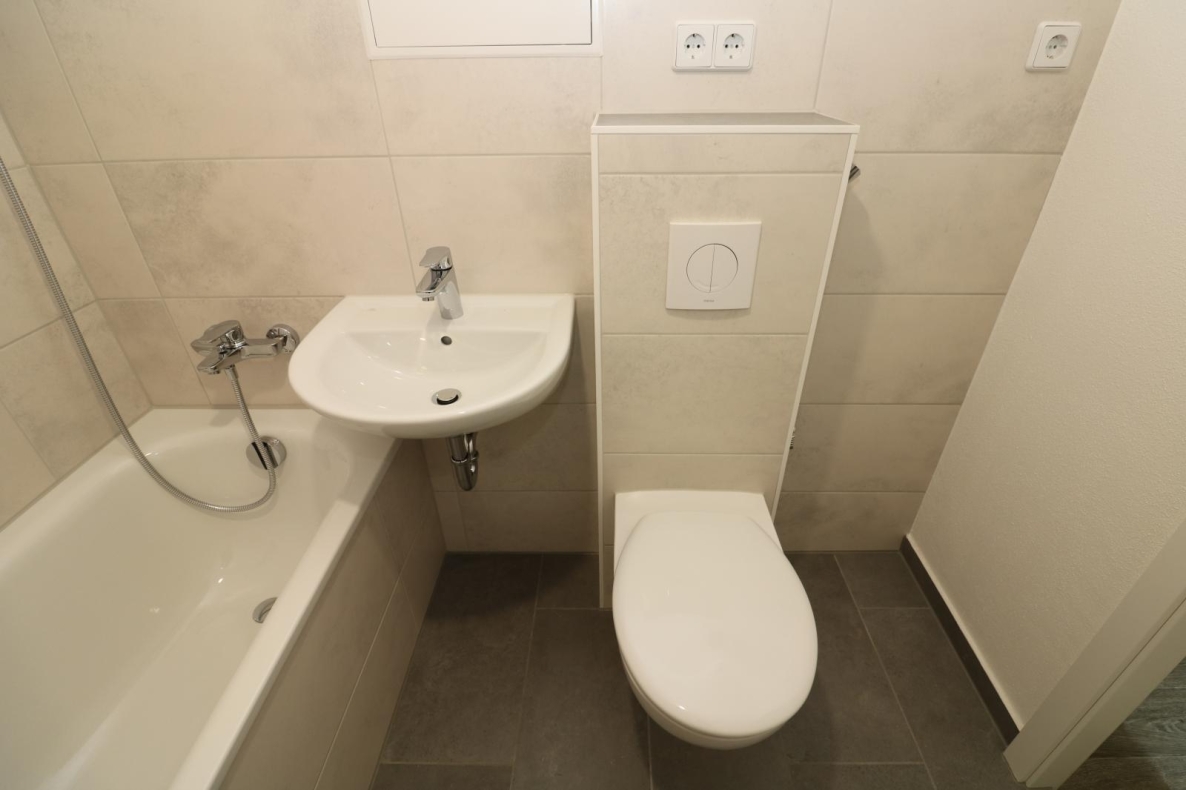 Schaumparty im modernen Wannenbad...helle 3-RW mit Wanne u. Balkon!!! - Bad mit Wanne