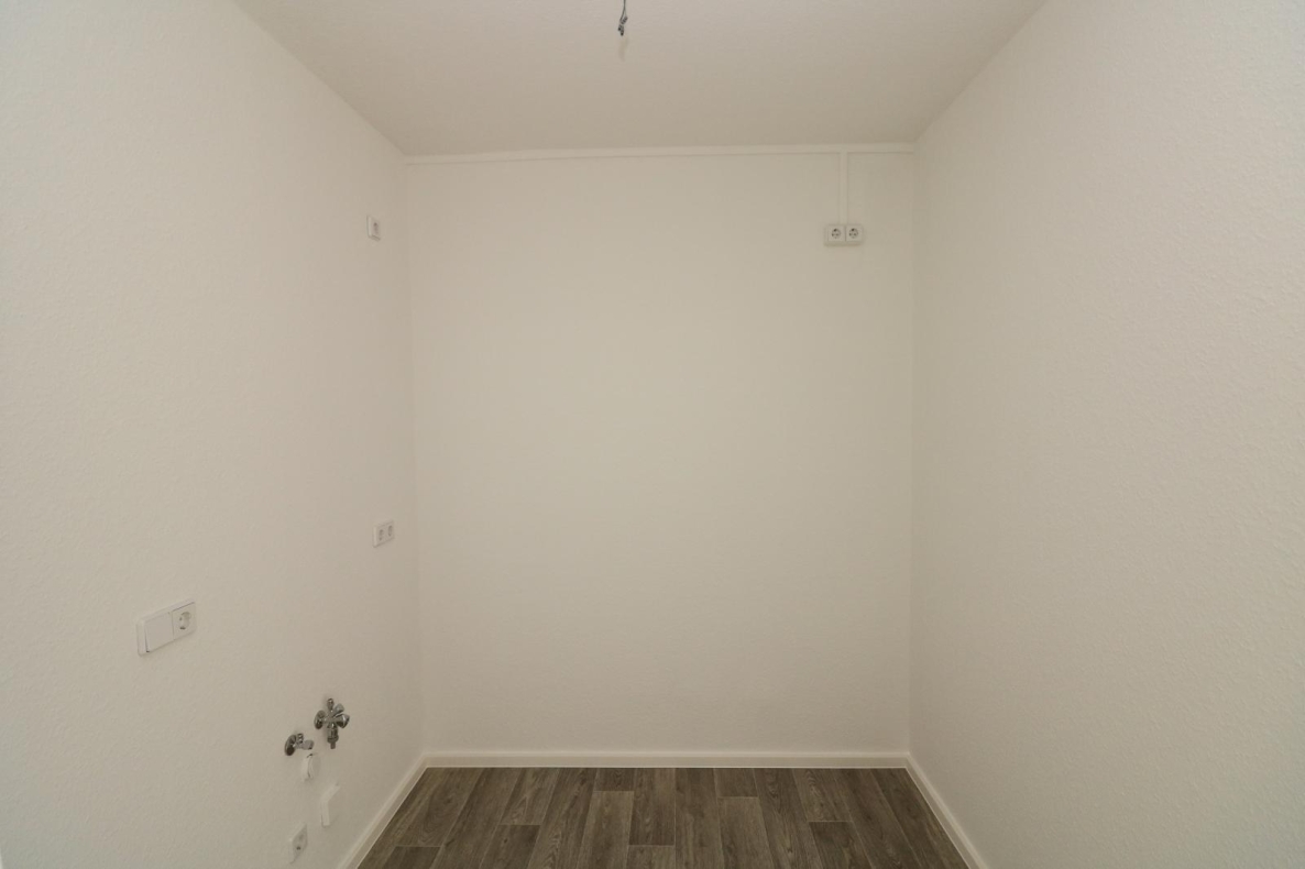 Schaumparty im modernen Wannenbad...helle 3-RW mit Wanne u. Balkon!!! - Küche