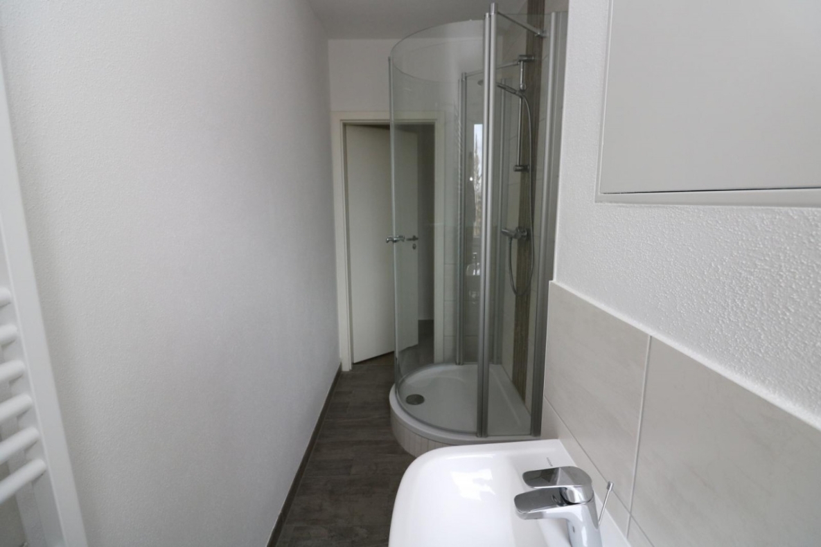 Hier kocht der Chef noch selbst…moderne 2-RW mit Einbauküche & Dusche - Beispiel Bad mit Dusche