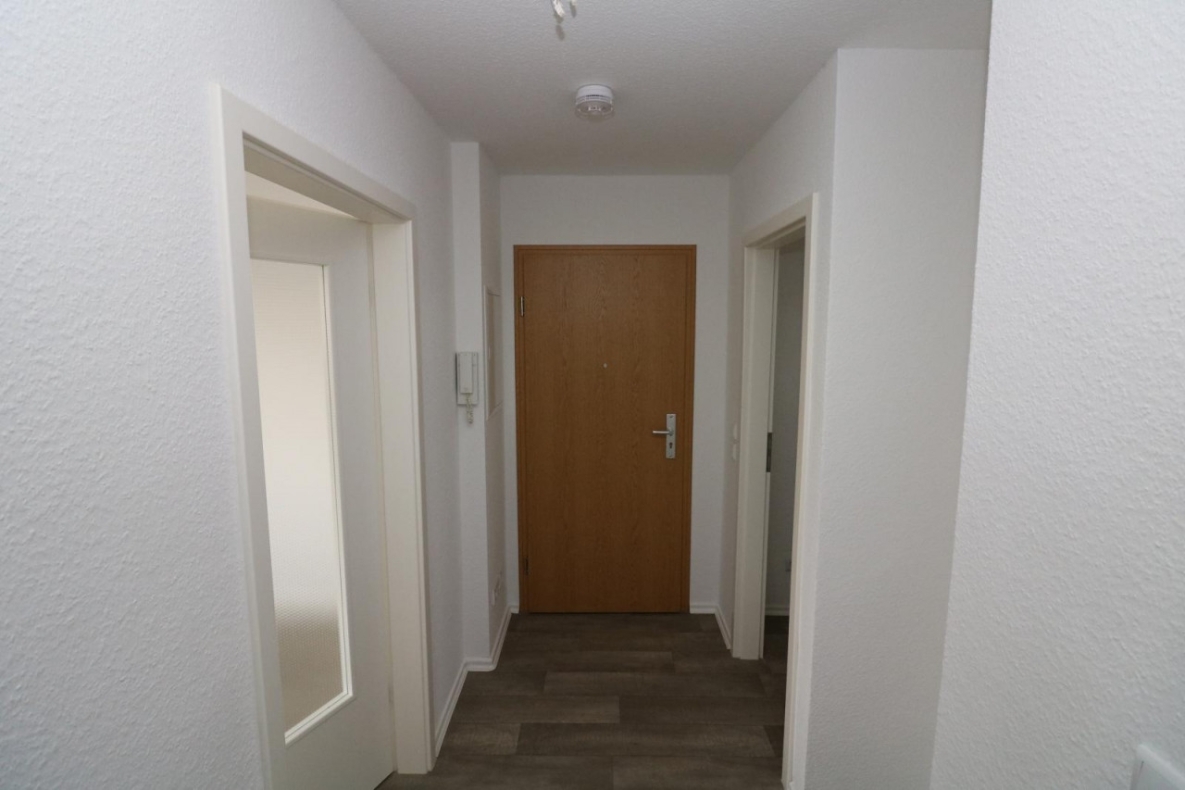 Hier kocht der Chef noch selbst…moderne 2-RW mit Einbauküche & Dusche - Beispiel Flur